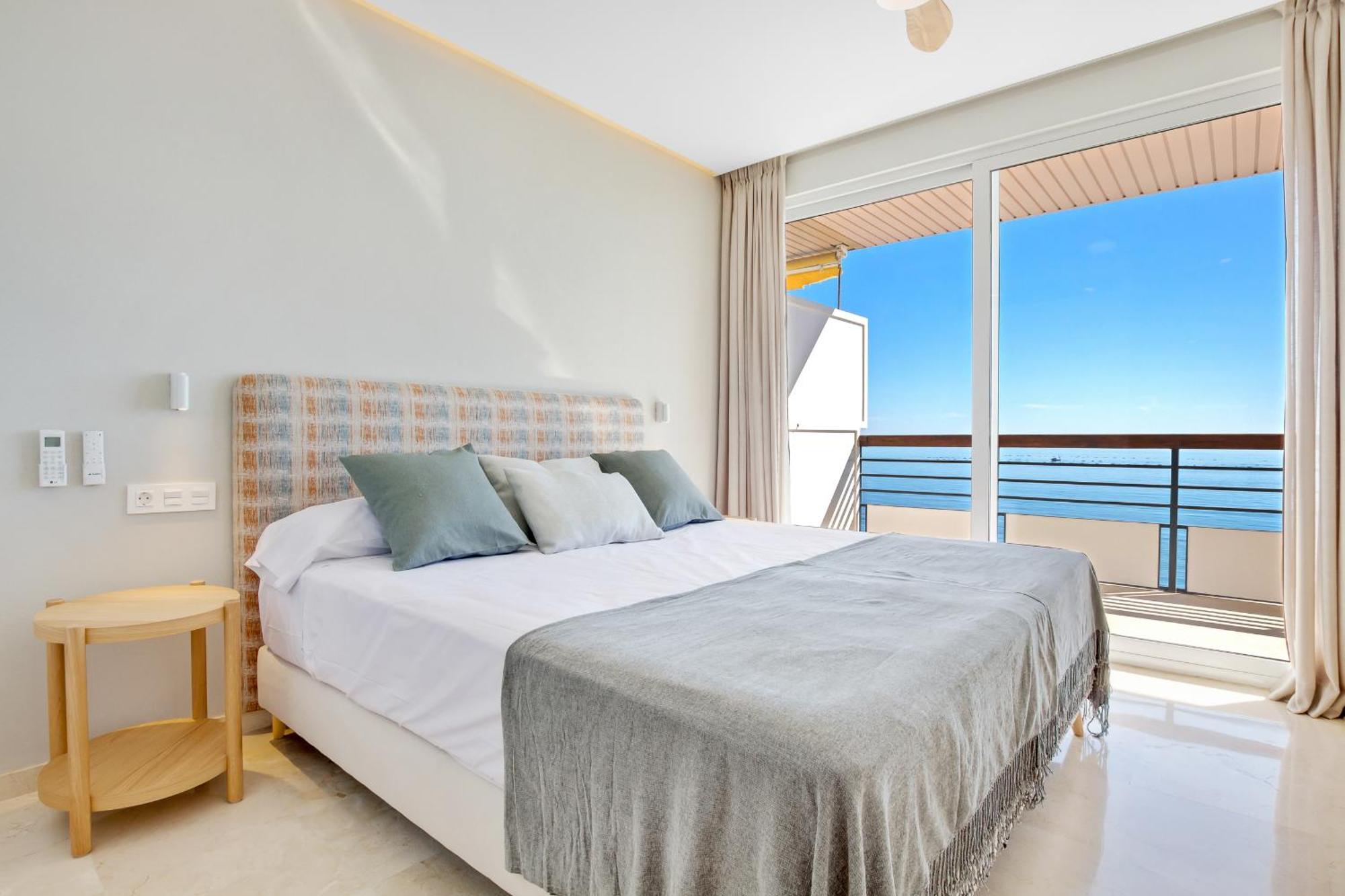 Santa Clara Modern & Exclusive Seafront Apartment Torremolinos Dış mekan fotoğraf