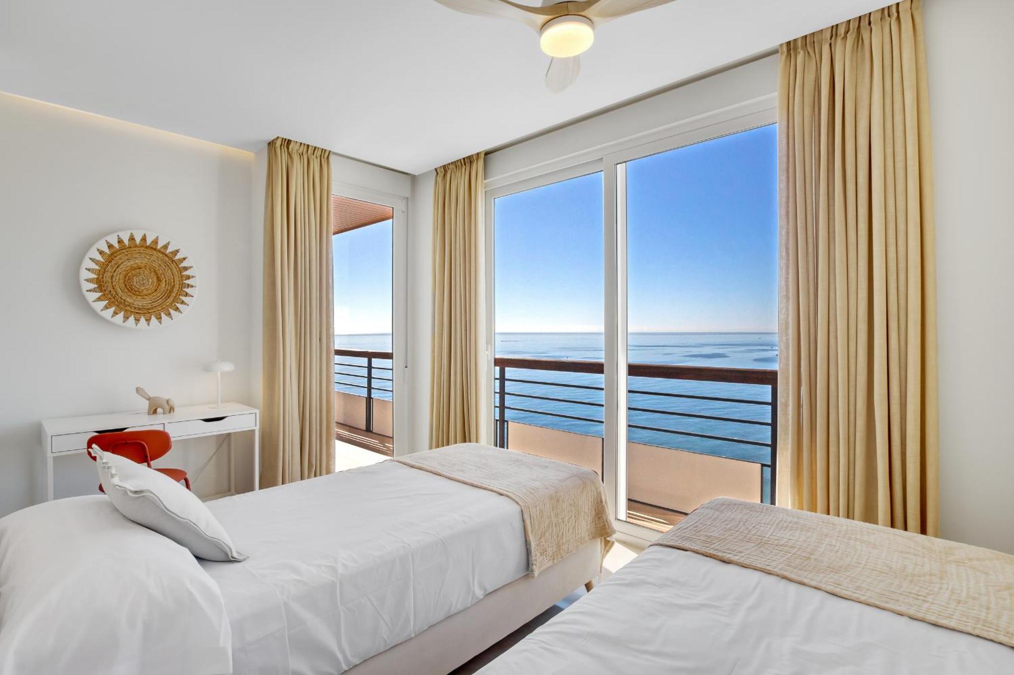 Santa Clara Modern & Exclusive Seafront Apartment Torremolinos Dış mekan fotoğraf