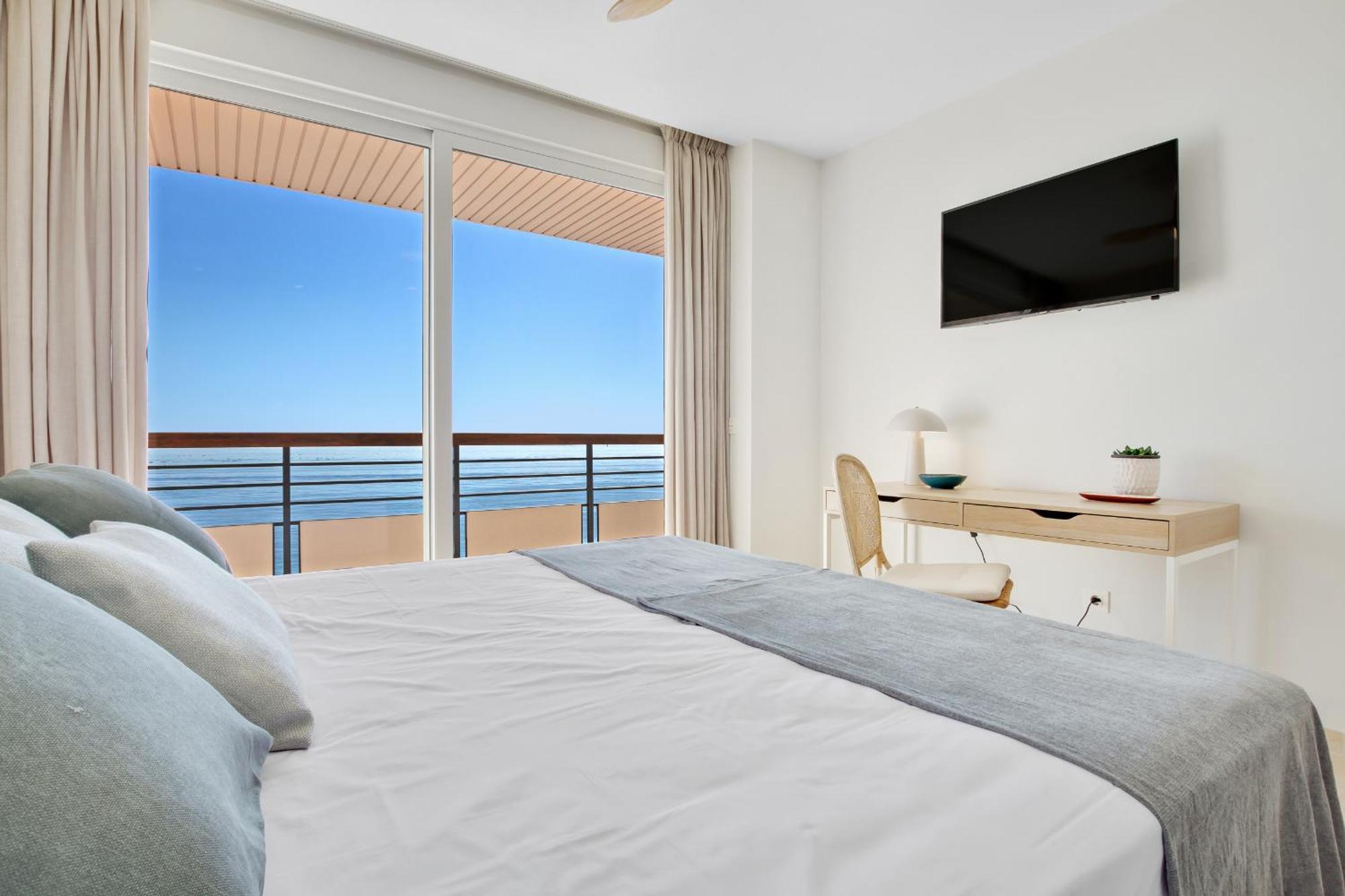 Santa Clara Modern & Exclusive Seafront Apartment Torremolinos Dış mekan fotoğraf