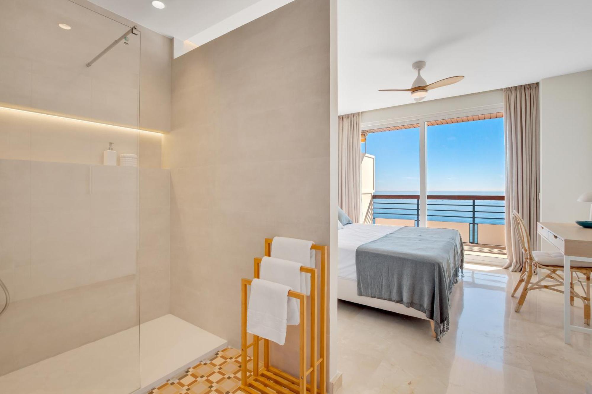 Santa Clara Modern & Exclusive Seafront Apartment Torremolinos Dış mekan fotoğraf