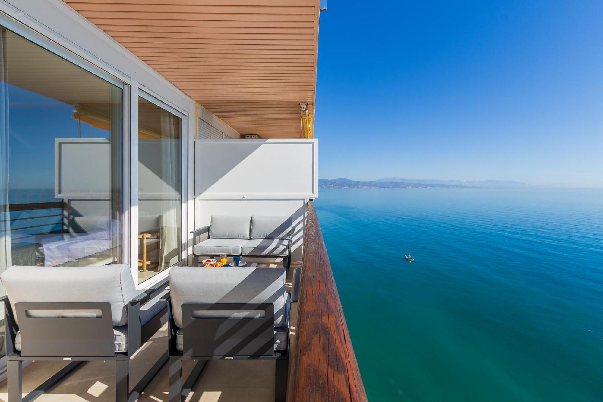 Santa Clara Modern & Exclusive Seafront Apartment Torremolinos Dış mekan fotoğraf