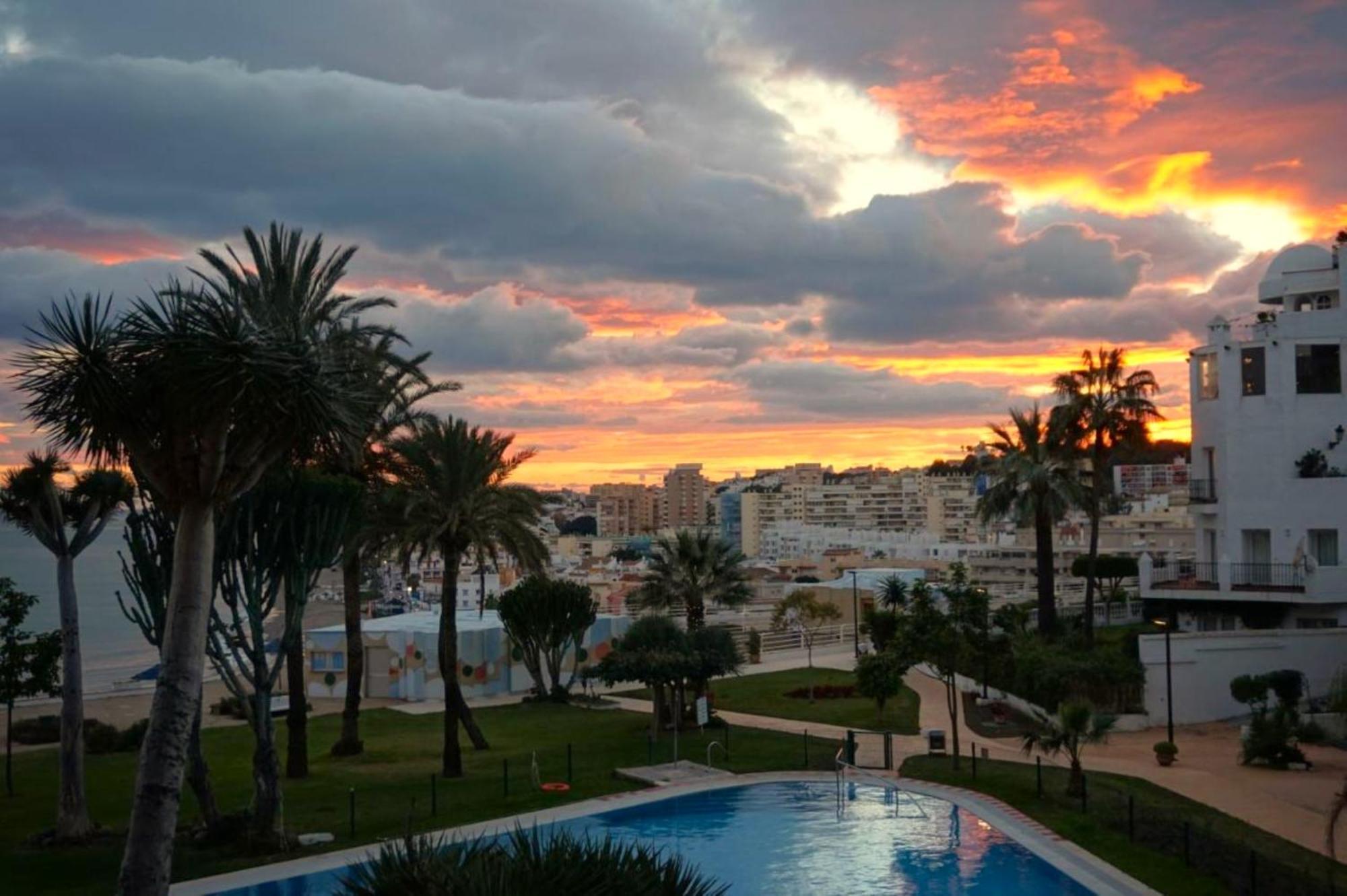 Santa Clara Modern & Exclusive Seafront Apartment Torremolinos Dış mekan fotoğraf